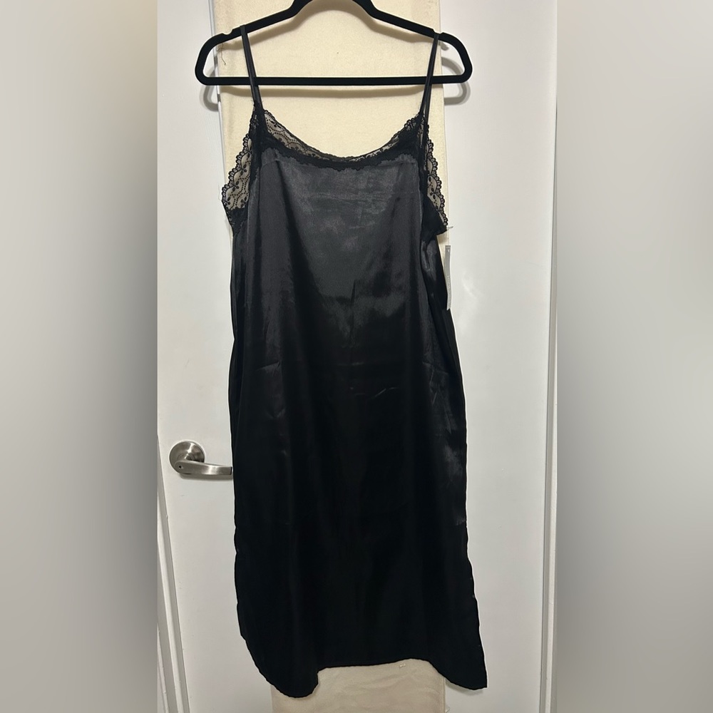 🌹002 SLPWR: Joan Vass satin like night gown size M